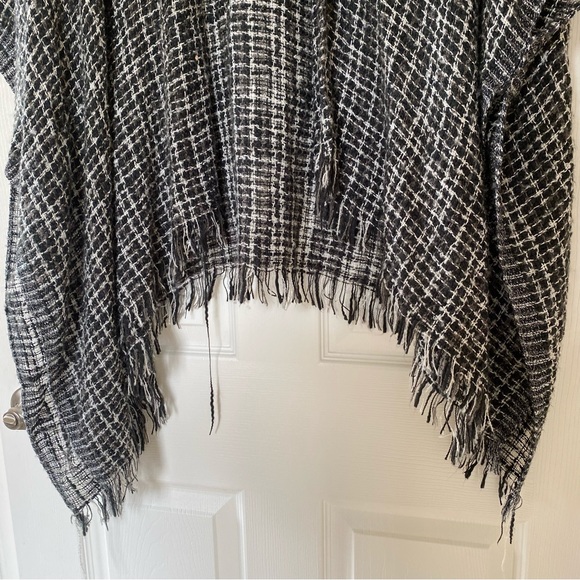 Lane Bryant Distressed Knit Shaw - Picture 12 of 15